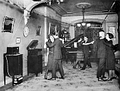 Dancing to the radio 1922