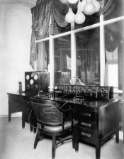 WJAZ Chicago transmitter and control room